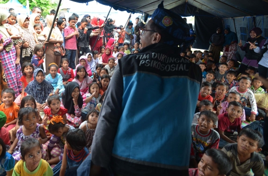 Atasi trauma, Mensos Khofifah hibur anak-anak korban gempa di Aceh