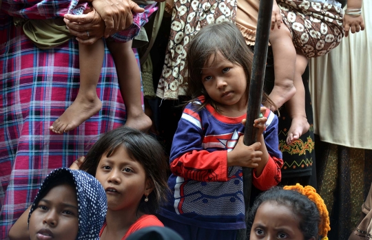 Atasi trauma, Mensos Khofifah hibur anak-anak korban gempa di Aceh