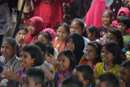 Atasi trauma, Mensos Khofifah hibur anak-anak korban gempa di Aceh