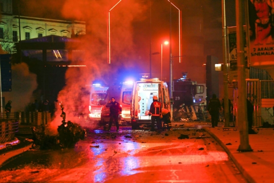 Suasana mencekam stadion di Istanbul usai dihantam dua ledakan