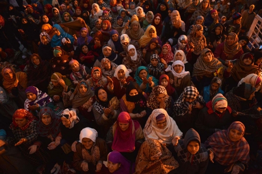 Memanjatkan doa di masjid penyimpan rambut Rasulullah SAW