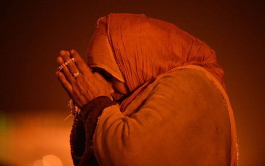 Memanjatkan doa di masjid penyimpan rambut Rasulullah SAW