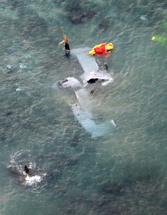 Pesawat Marinir AS jatuh di Jepang, puing berserakan di laut