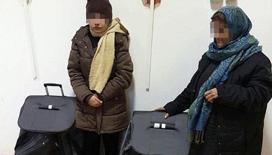 2 Wanita Afghanistan nekat sembunyi di dalam koper demi ke Austria