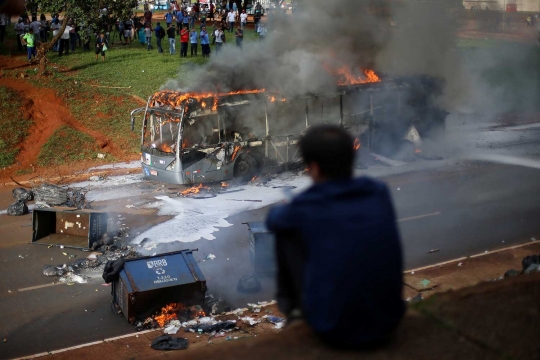 Kemurkaan massa anti-pemerintah demonstrasi di Brasil