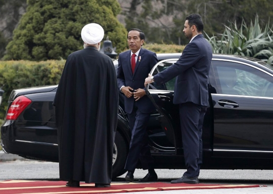 Hassan Rouhani sambut hangat kedatangan Jokowi di Iran
