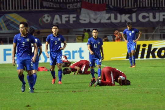 Sujud syukur pemain Indonesia usai menang dramatis atas Thailand