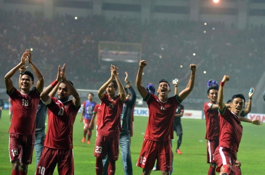 Sujud syukur pemain Indonesia usai menang dramatis atas Thailand