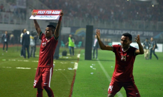 Sujud syukur pemain Indonesia usai menang dramatis atas Thailand