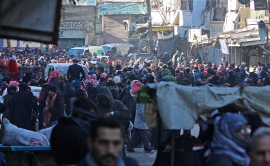 Evakuasi ribuan warga meninggalkan kota perang Aleppo