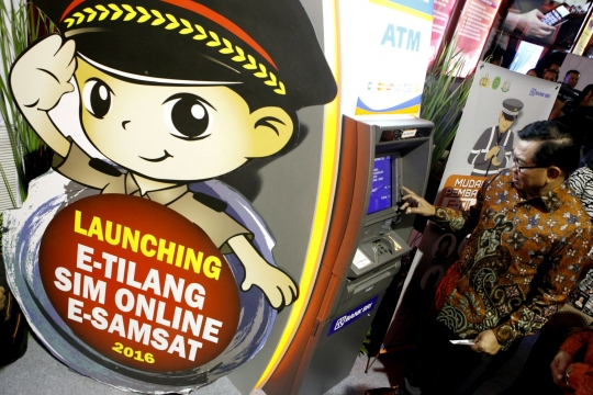 Kapolri luncurkan layanan E-Samsat, E-Tilang, dan SIM online