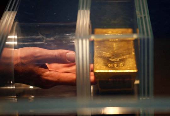 Melihat lebih dekat emas batangan seberat 12,5 Kg