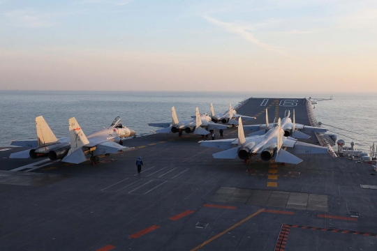 Aksi jet dan kapal perang China latihan pakai amunisi sungguhan