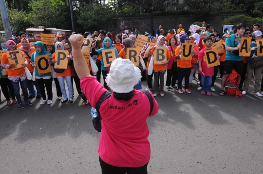 Aksi damai puluhan buruh migran di Bundaran HI