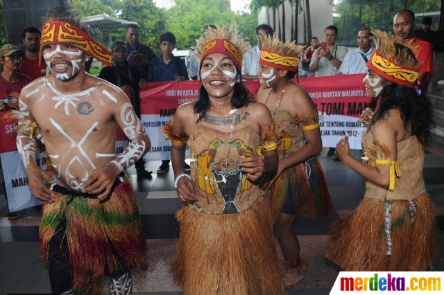 Foto Pemuda Papua desak KPK usut dugaan mahar politik di  