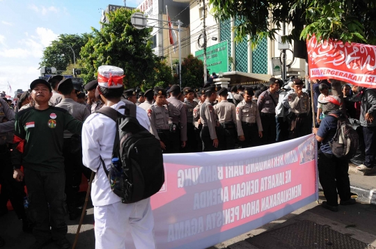 Aksi massa pendemo Ahok geruduk PN Jakarta Utara