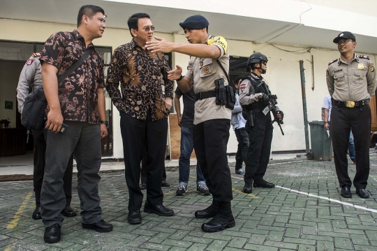 Brimob bersenjata laras panjang kawal Ahok tinggalkan PN Jakut