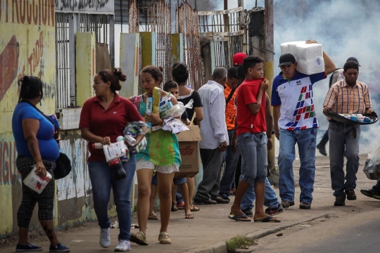 Kelaparan, rakyat Venezuela kembali jarah supermarket