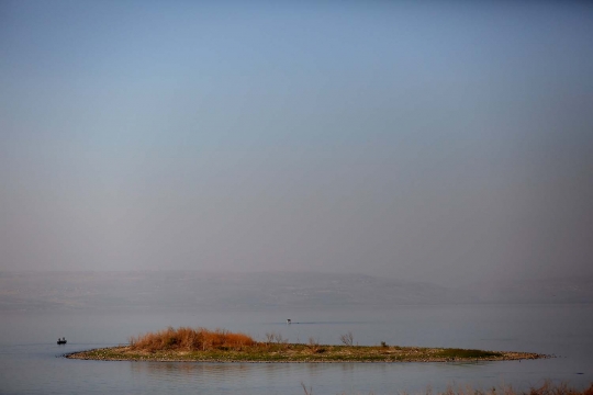Penampakan Danau Tiberias di Israel yang kian surut