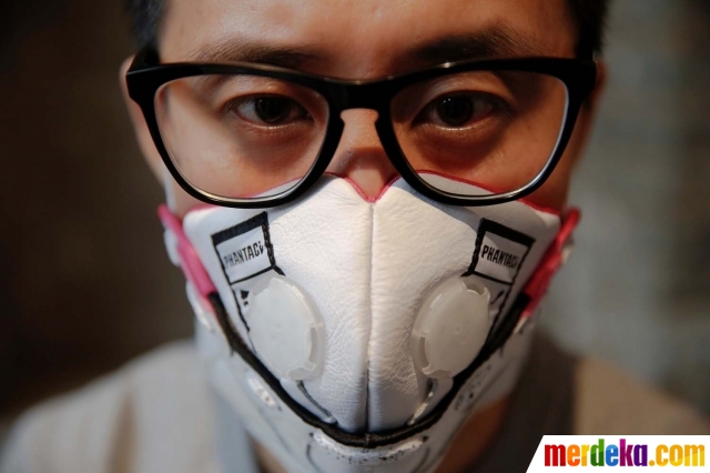 Foto : Desainer China ciptakan masker dari sepatu mewah