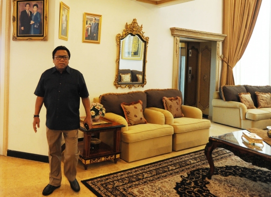 Oesman Sapta resmi gantikan Wiranto pimpin Partai Hanura