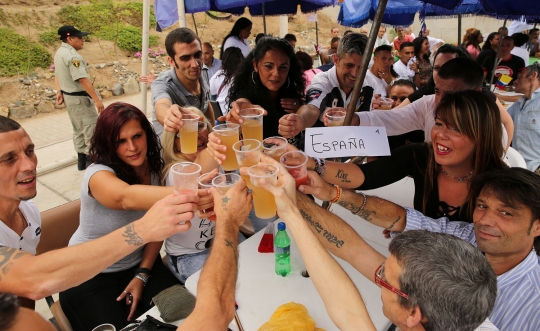 Suka cita perayaan Natal di penjara Peru