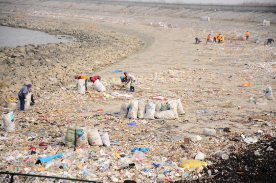 Akibat ulah manusia, pulau di China berubah jadi lautan sampah