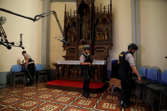 Pengamanan ketat Gereja Katedral jelang perayaan Natal