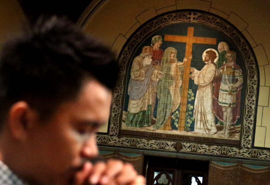 Penyandang tunarungu ikut Misa Natal di Gereja Katedral