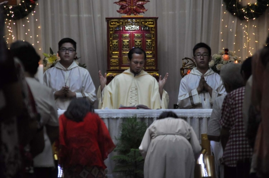 Kekhusyukan malam Misa Natal di Gereja Santa Maria de Fatima