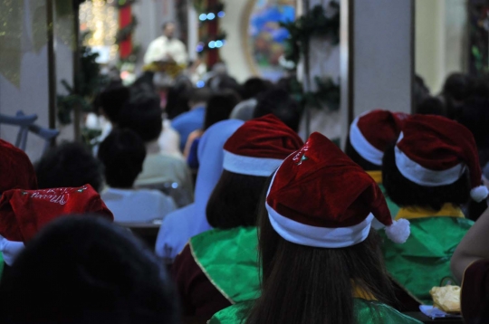 Kekhusyukan malam Misa Natal di Gereja Santa Maria de Fatima