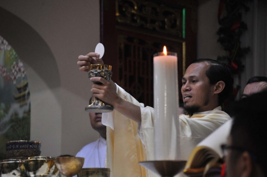 Kekhusyukan malam Misa Natal di Gereja Santa Maria de Fatima