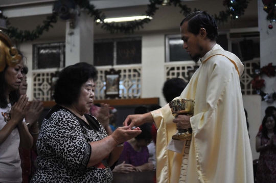 Kekhusyukan malam Misa Natal di Gereja Santa Maria de Fatima