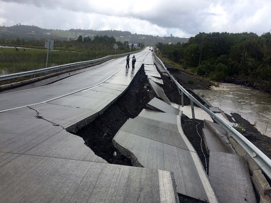 Diguncang gempa 7,6 SR, jalanan Chile terbelah