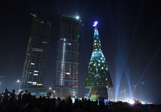 Kemegahan pohon Natal tertinggi dunia di Sri Lanka