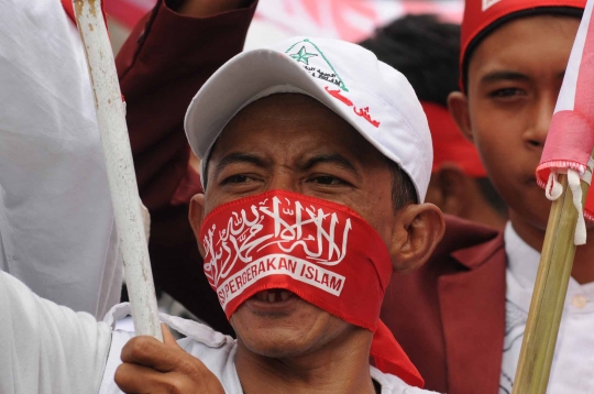 Massa banjiri Jalan Gajah Mada saat kawal ketat Sidang Ahok