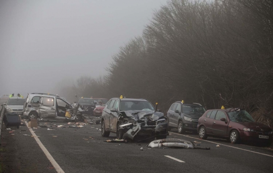 Puluhan mobil di London tabrakan gara-gara kabut tebal