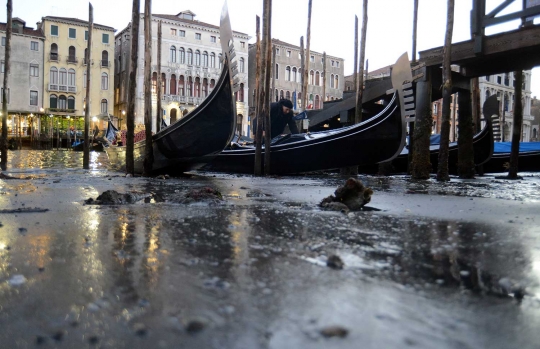 Sungai Venesia di Italia alami surut luar biasa