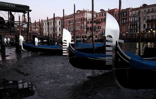 Sungai Venesia di Italia alami surut luar biasa