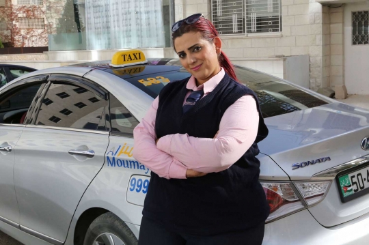 Kisah Nisrin Akoubeh, satu-satunya sopir taksi wanita di Yordania