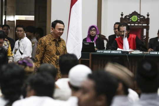 Gaya Ahok saat jalani sidang lanjutan di Kementerian Pertanian