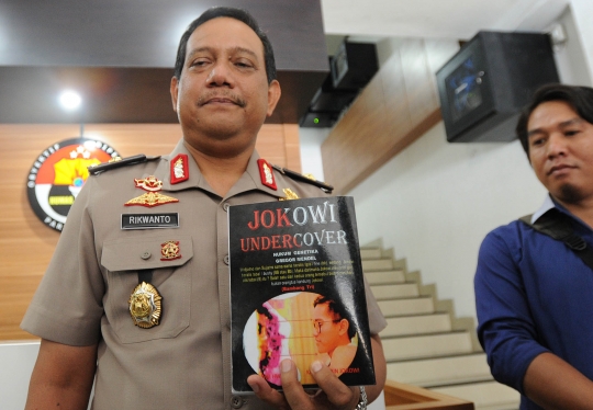 Penulis buku Jokowi Undercover dikenakan pasal UU ITE