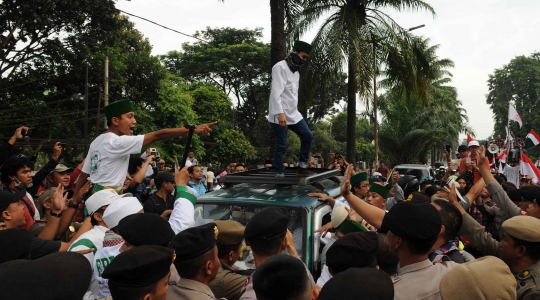 Saat massa pro dan kontra ricuh mengawal Sidang Ahok