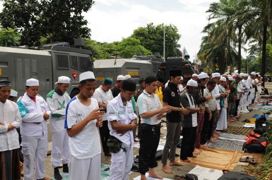 Saat massa pro dan kontra ricuh mengawal Sidang Ahok