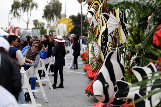 Kemeriahan Parade Bunga aneka bentuk di California