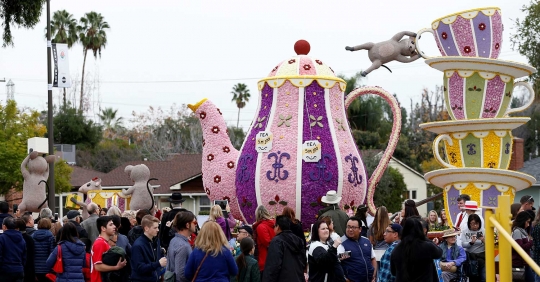 Kemeriahan Parade Bunga aneka bentuk di California