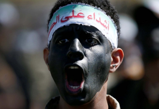 Aksi rekrutan anyar pemberontak Houthi pamer kekuatan