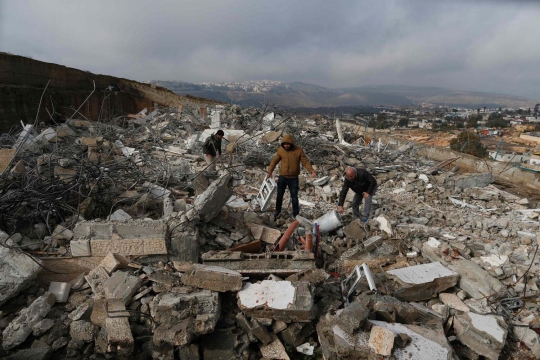 Meratapi warga Palestina rumahnya dibuldoser Israel