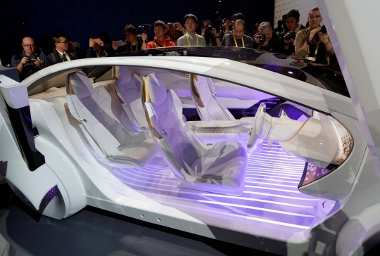 Mewahnya interior mobil masa depan Toyota Concept-i
