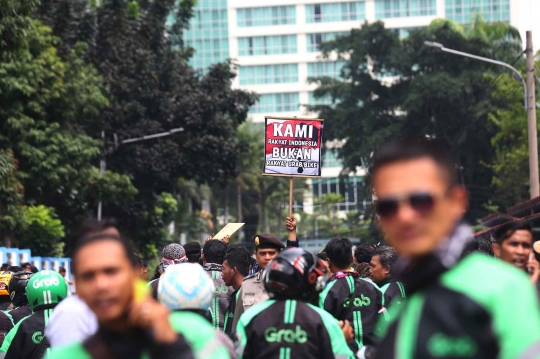 Aksi ribuan driver GrabBike demo tolak harga promo